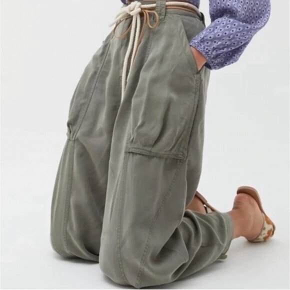 Urban Outfitters Pants - Urban Outfitters BDG Carissa High-Waisted Lightweight Cocoon Pants